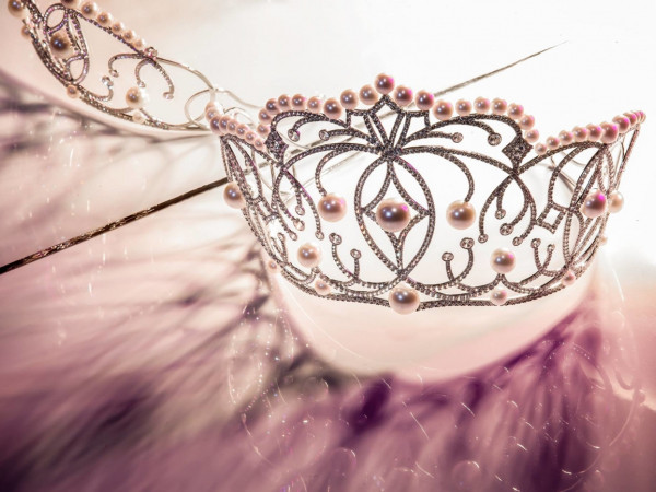 Những cuộc thi Hoa hậu - những "đấu trường nhan sắc" đang tạo ra thế hệ "lò bánh"?