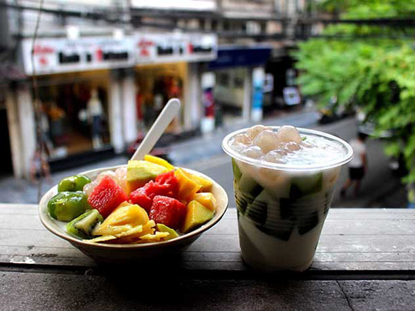 Mát trời ăn sữa chua thạch lá nếp phô mai độc nhất tại Hà Nội