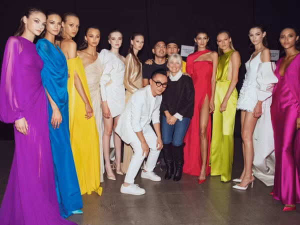 Thiên thần Victoria's Secret xuất hiện trong hậu trường BST Xuân Hè 2020 của Công Trí