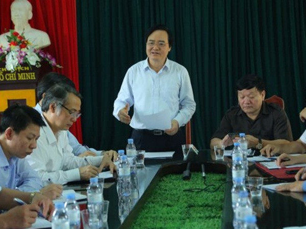 Bộ trưởng Phùng Xuân Nhạ: Đề nghị xem xét cho thôi Ban giám hiệu vụ nữ sinh bị đánh
