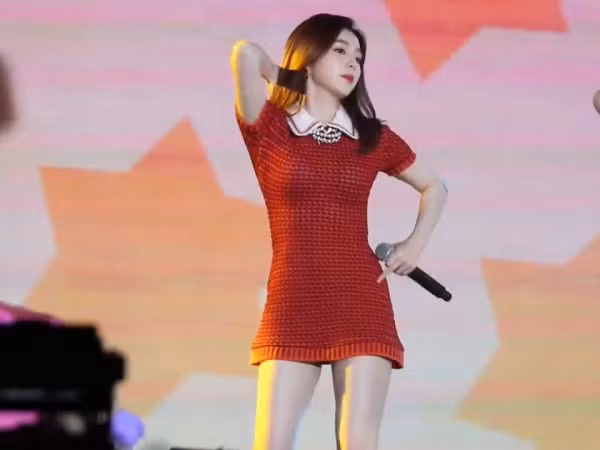 Một lần nữa, Irene (Red Velvet) lại gặp rắc rối với những bộ trang phục biểu diễn siêu ngắn
