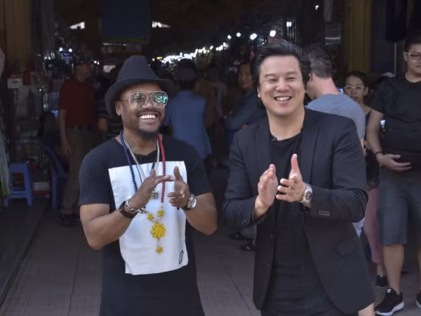 Apl De Ap (Black Eyed Peas) hứng thú trải nghiệm văn hoá Sài Gòn cùng nghệ sĩ Thanh Bùi