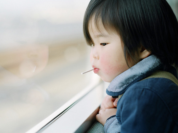 “Những mốc thời gian hạnh phúc”: Cây trứng cá, khoảng trời bé và cô gái mặc quần cộc