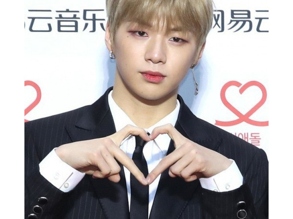 Hậu lùm xùm hẹn hò, đây là cách Wanna One đối xử với Kang Daniel