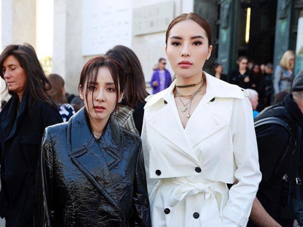 Đứng chụp hình chung, Hoa hậu Kỳ Duyên trông "nổi hơn hẳn" Sandara Park?