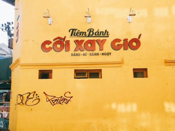 Đà Lạt: Bức tường "sống ảo" tiệm bánh Cối xay gió lại bị vẽ bậy lần thứ hai