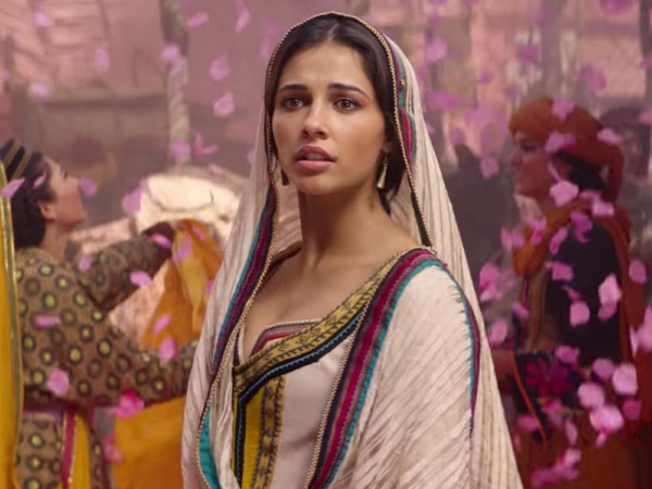 Naomi Scott, nàng công chúa Jasmine mạnh mẽ với giọng hát thiên thần