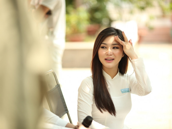 Hương Tràm tung MV “Nhắn gửi thanh xuân” lấy nước mắt ngày bế giảng của khán giả trẻ