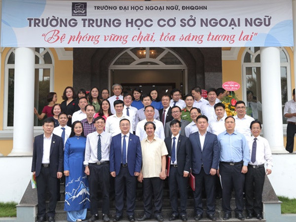 Chính thức thành lập Trường THCS Ngoại ngữ
