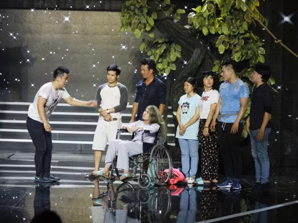 Cười Xuyên Việt 2017: Huỳnh Lập hỗ trợ Lâm Thắng tranh tài cùng Hồng Thanh ở chung kết