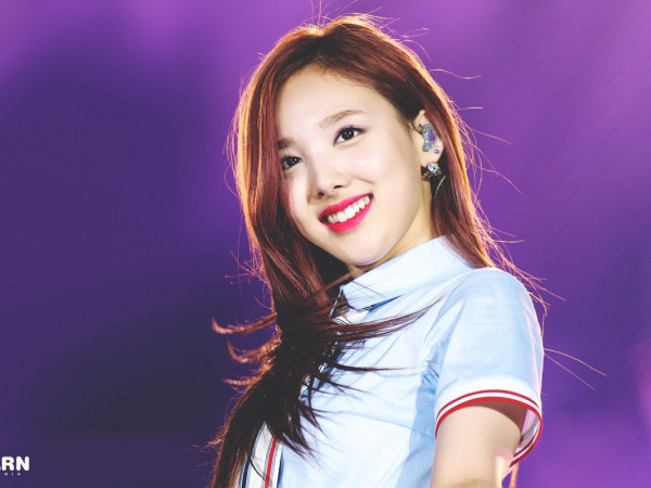 Vì sao Nayeon luôn là trung tâm mở màn mọi buổi trình diễn của TWICE?