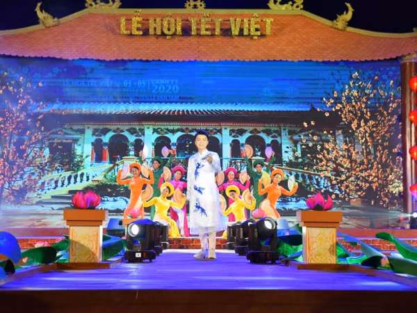 Người dân và du khách rộn ràng tham gia "Lễ hội Tết Việt - Tet Festival 2020"