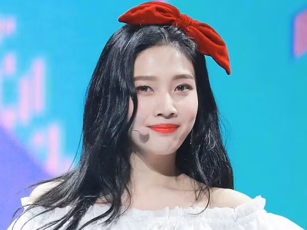 Cứ ngỡ Joy (Red Velvet) làm quản lý đội bóng, hòa ra thành chân lo việc vặt