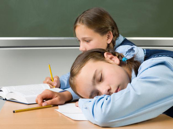 Nghiên cứu từ Mỹ: Được ngủ đủ giấc sẽ có điểm số tốt hơn