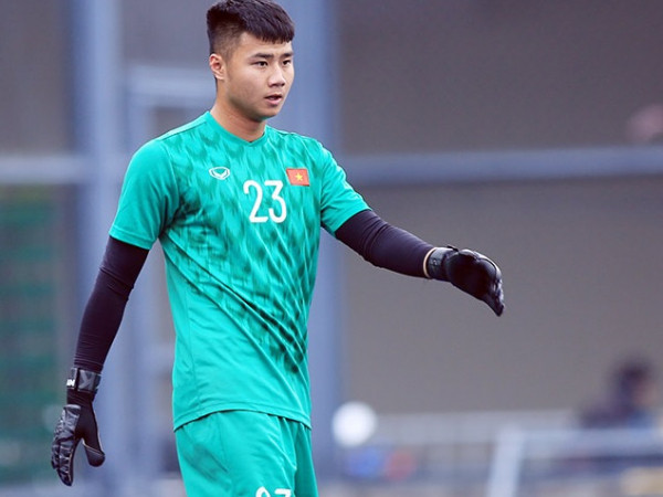 Nhìn vào Văn Toản, ai còn bảo làm thủ môn thì không thể tỏa sáng nữa?