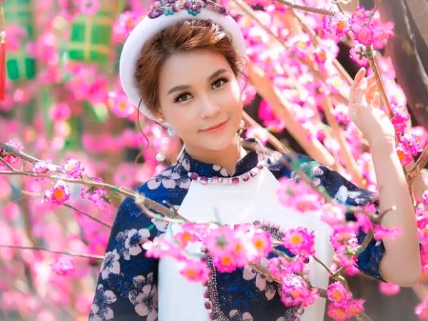 Làm thế nào để bảo quản áo dài mãi đẹp như mới!