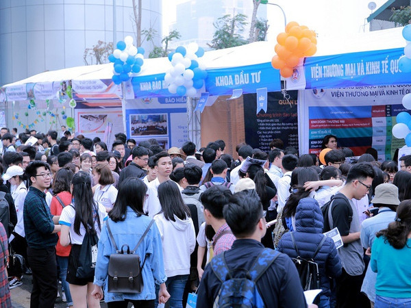 Trường ĐH Kinh tế quốc dân đưa môn Văn, Sử, Địa, Sinh vào tổ hợp xét tuyển