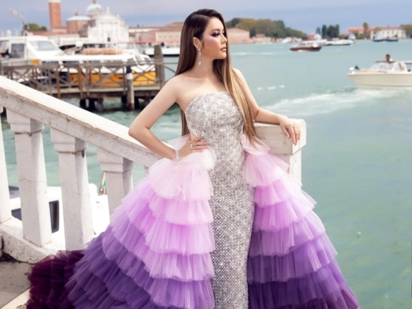 Lý Nhã Kỳ diện váy tím nổi bật trên thảm đỏ Liên hoan phim Venice ngày thứ 3