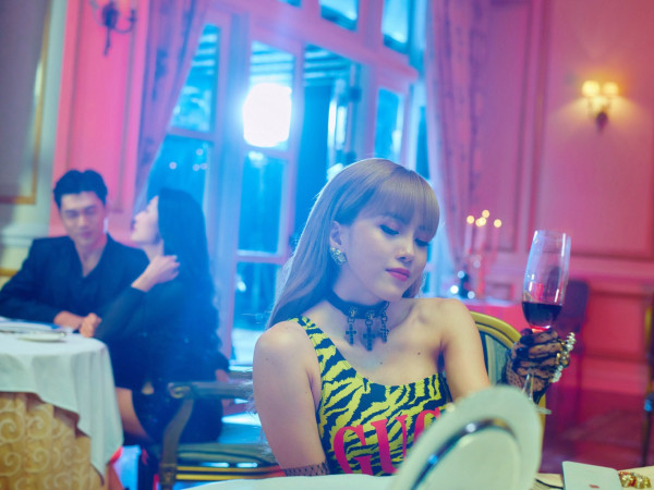 Thiều Bảo Trâm giả vờ "gài bẫy" bạn trai trong MV mới "Triệu Lý Do" và cái kết