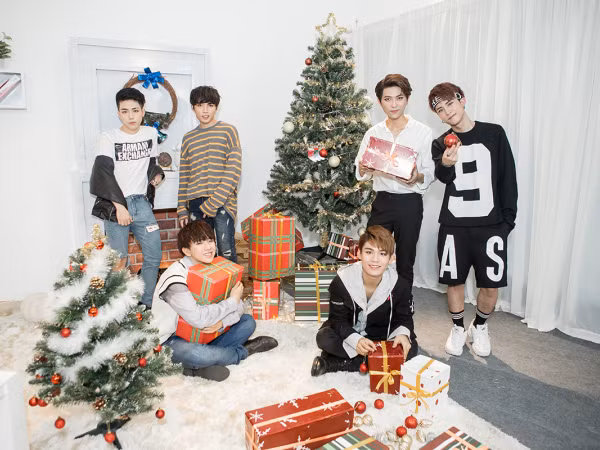 Các chàng trai của Uni5 đồng loạt "chúc ngủ ngon" các fan nữ bằng MV cực yêu