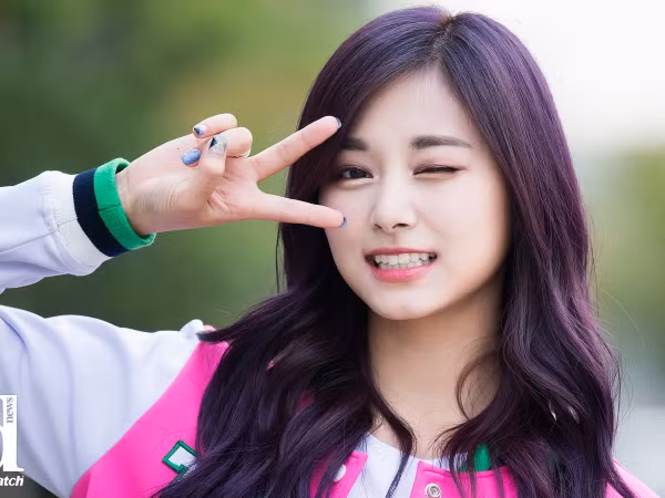 Tzuyu (TWICE) trở thành cô gái có gương mặt xinh đẹp nhất K-Pop 2017