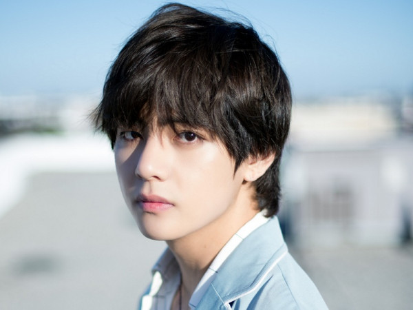 Một lần nữa, V (BTS) lại được bình chọn là chàng trai đẹp nhất thế giới