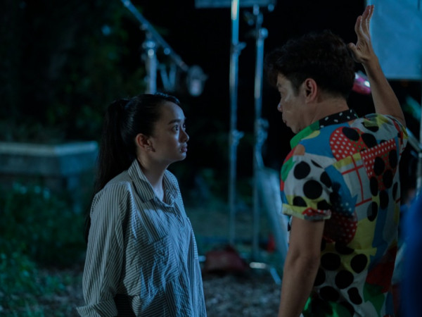 Viếng mộ ban đêm, Thái Hoà và Kaity Nguyễn bị sét đánh đến hoán đổi thân xác