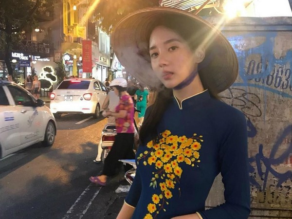 Nhiều ngôi sao Hàn mất điểm vì bị bắt gặp đang hút thuốc nơi công cộng