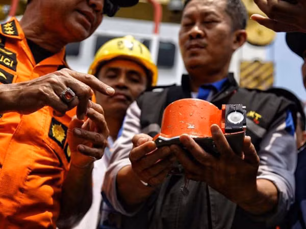 Máy bay Lion Air chúc mũi hơn 20 lần trong vòng 11 phút trước khi rơi