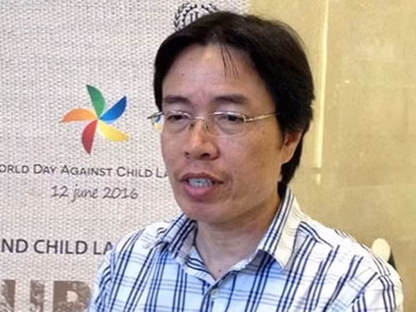 Vụ nữ sinh lớp 9 bị lột đồ, đánh đập: "Bệnh thành tích khiến sự việc càng trầm trọng"