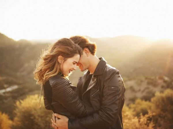 Horoscope: Những đôi bạn hoàng đạo dễ rơi vào hoàn cảnh "yêu nhầm bạn thân"