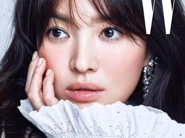 Song Hye Kyo gián tiếp phủ nhận tin đồn tình cảm với Song Joong Ki?