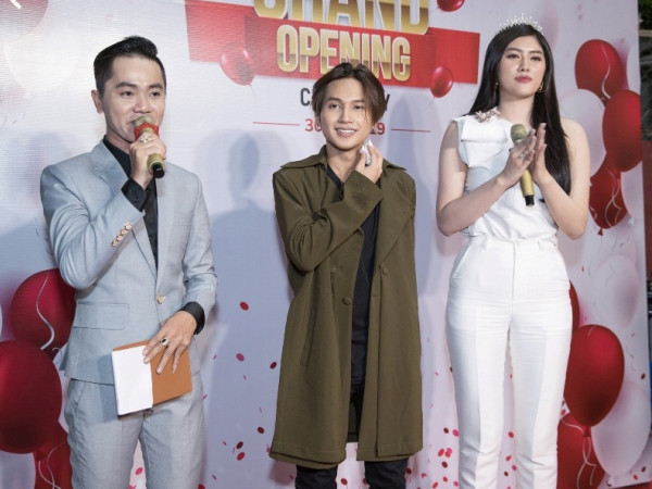 Xuất hiện trong sự kiện cùng Hoa hậu Huỳnh Tiên, Nguyễn Trọng Tài khuấy động sân khấu với bản hit "Hongkong1"