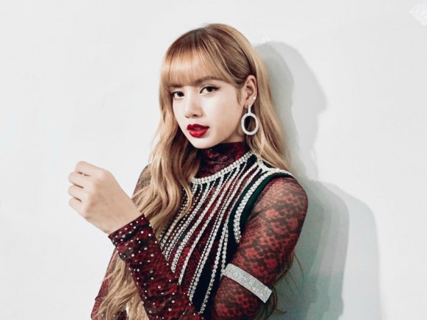 Tuyệt vời chưa, Lisa (Black Pink) lọt top sao mặc đẹp nhất trong năm 2019 của Vogue