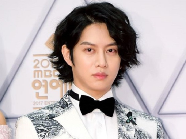 “Ngôi sao vũ trụ” Heechul (Super Junior) thừa nhận đã từng hẹn hò idol nữ