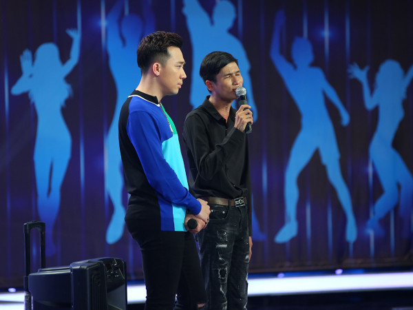 Hoài Linh, Việt Hương rơi nước mắt trước chuyện tình đẹp của đôi vợ chồng khiếm thị