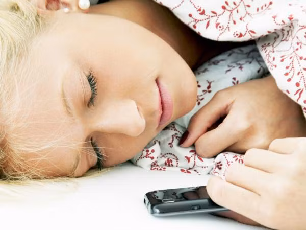 Những lý do cực thuyết phục để bạn không đi ngủ cùng "dế yêu"