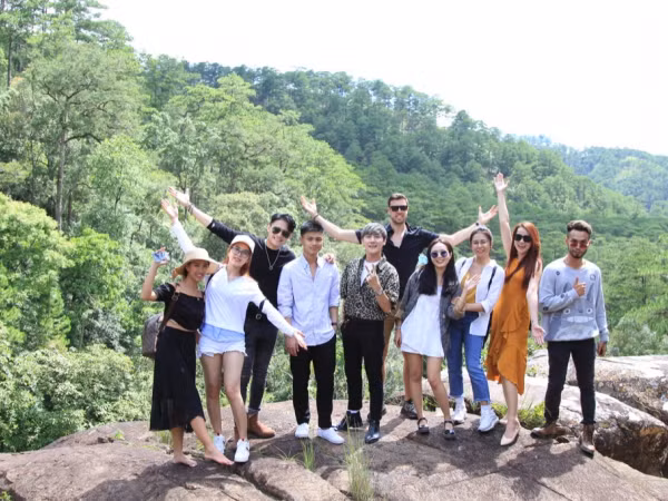 Trai xinh gái đẹp tận hưởng mùa hè và tìm kiếm tình yêu tại “Love House" mùa 9