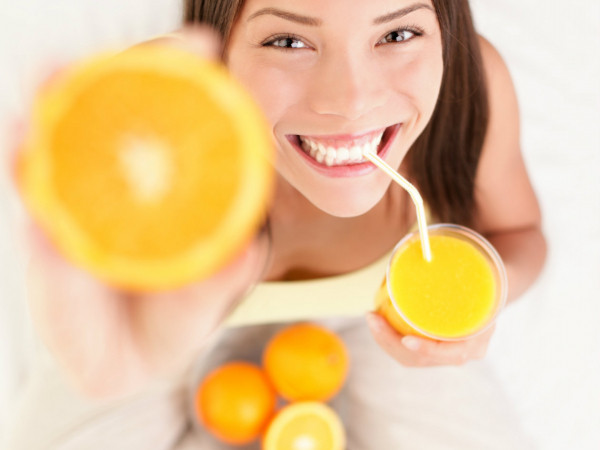 Uống nước cam tưởng đơn giản mà cũng cần phải đúng cách đấy, bạn biết chưa?