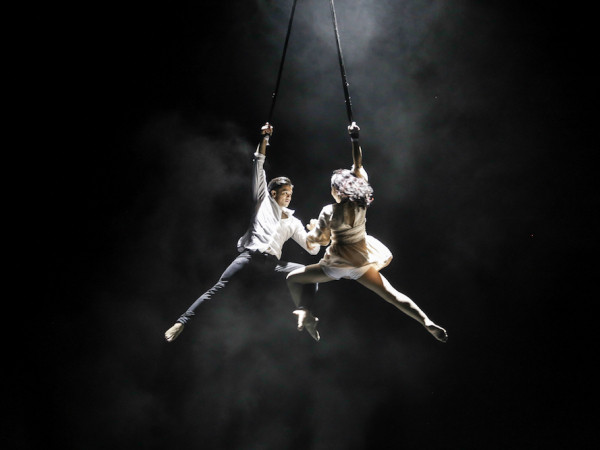 Trọng Hiếu đu dây cao hàng chục mét, giúp “bạn gái” bay vào không trung