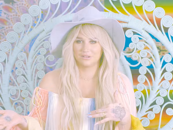 Bỏ lại sau lưng những biến cố, Kesha trở lại mạnh mẽ với album mang tên Cầu vồng 