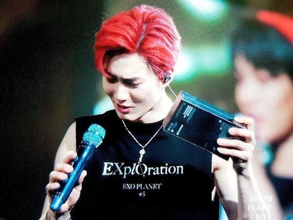 Hóa ra Suho (EXO) chỉ là chàng shipper giao iPhone 11 Pro Max mà thôi