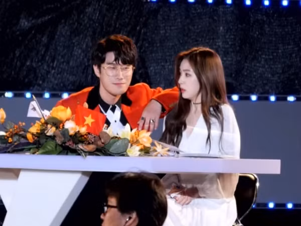 Rapper San E bị chỉ trích vì hành vi khiếm nhã đối với Irene và fan của Red Velvet