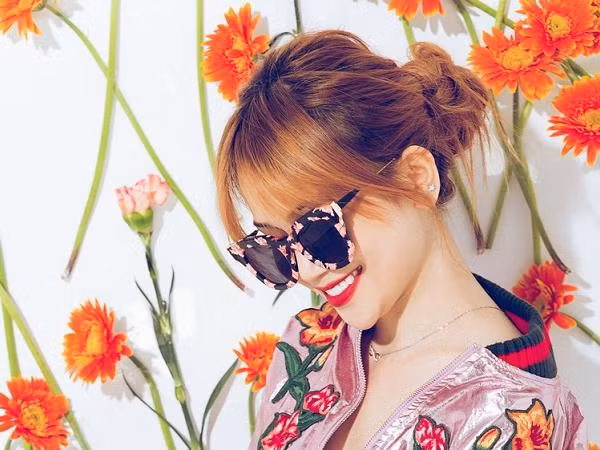 Sĩ Thanh khoe bộ ảnh rực rỡ sắc Xuân chào đón Tân niên