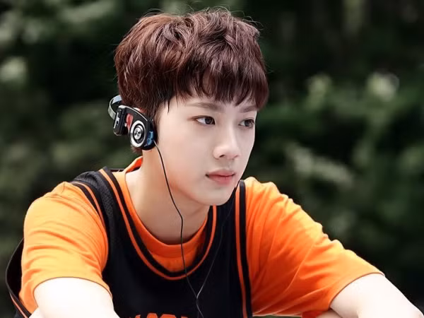 Có thật sự Lai Guan Lin (Wanna One) hút thuốc khi chưa đủ tuổi?