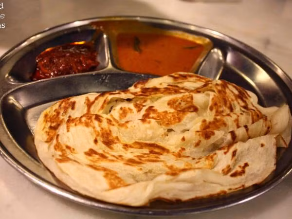 Món mới: Roti Canai - nóng hổi - thơm cay - mềm tan, ăn là nghiền!