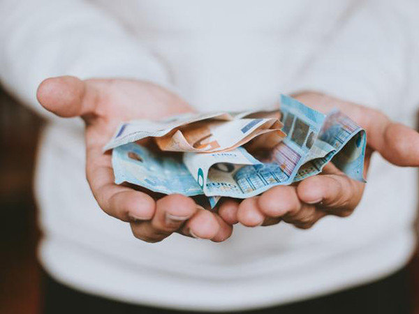 Ngôi làng sẵn sàng trả tiền cho ai giải mã được thông điệp trên đá có từ hàng thế kỷ trước