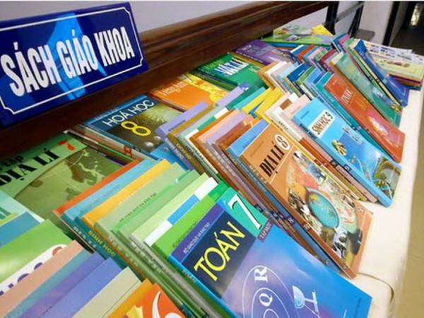 Chỉ thị mới về sách giáo khoa: Không được phép viết, vẽ lên sách?