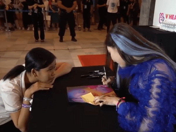 Ngắm Sunmi đắm đuối quên cả đất trời, fangirl Việt nhận được cái kết ai cũng "gato"