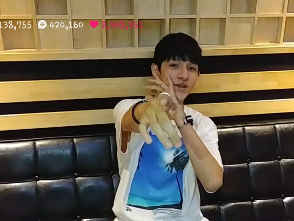 Kim Samuel livestream giao lưu với fan, nhá hàng loạt ca khúc trong mini-album sắp ra mắt 